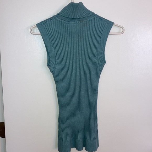Unbranded, V28? From Amazon, Stretch Knit, Sleeveless Turtle Neck Top. Size M - Picture 2 of 7